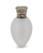 An antique English white opaline glass scent bottle with gilt sterling silver top engraved coronet and original inner stopper, made in London, circa 1885, ​​​​​​​9cm high.
