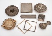 A Continental silver powder compact, an antique English snuff box with repousse decoration, a Chinese export silver vesta, a Continental silver caddy spoon, a Mexican silver ashtray and a Continental silver mounted comb, 19th and 20th century, (7 items), 