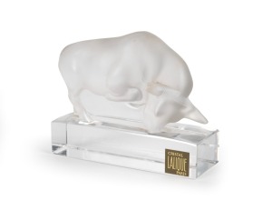LALIQUE French frosted glass bull statue, engraved "Lalique, France" and bearing original foil labels, 9cm high, 11.5cm wide.