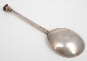 Elizabeth I English sterling silver seal top spoon, stamped with pictorial maker's mark of an orb and cross, London, circa 1582, 16cm long, 42 grams. - 2