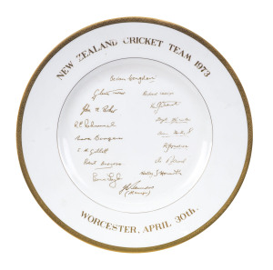 116 · NEW ZEALAND CRICKET TEAM 1973: Royal Worcester commemorative plate, April 30th, 1973, featuring the facsimile signatures of the sixteen members of the team plus the manager, including Bevan Congdon, Richard Collinge, Glenn Turner and Richard Hadlee.