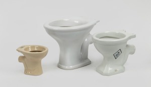 SALESMAN SAMPLES antique English TRENTWARE miniature porcelain hand basin and toilet; together with a BRISTOL miniature porcelain basin, stamped "BRISTOL SANITARY EARTHEN WARE DE LUXE, HENRY C. DOBSON LTD. SYDNEY & AUSTRALIAN AGENTS", 19th/20th century, (
