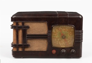 MALVERN STAR vintage brown bakelite cased mantle radio, 20.5cm high.