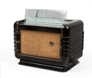 MALLARD model 558 vintage brown bakelite mantle radio, circa 1940s, 23cm high including dial.