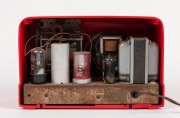 A vintage mantle radio in red finish, mid 20th century, ​​​​​​​18cm high. - 2