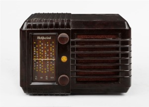 HOTPOINT vintage mantle radio in brown bakelite case, 18.5cm high.