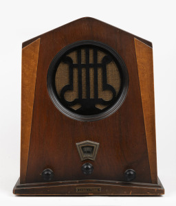 LYRA-TONE vintage mantle radio in walnut and maple veneer case, ​​​​​​​39cm high.