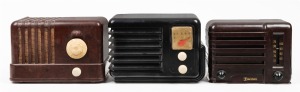 Three vintage shelf radios in bakelite cases, including EMERSON, MIRROR TONE and GENERAL ELECTRIC, mid 20th century, the largest 13cm high.