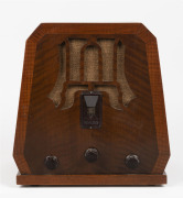 HEALING vintage mantle in walnut and maple case, ​​​​​​​32cm high.