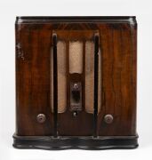 STROMBERG-CARLSON vintage walnut veneered mantle radio, 38cm high.
