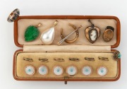 A 15ct gold and sapphire ring (2.6 grams total), a Chinese gold mounted jade pendant, a gold plated cameo heart shaped locket, a gold mounted pearl pendant, gold plated pearl buttons in box, gold plated clip, antique stick pin head and a hunting brooch, (