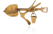 An antique South African 15ct gold miner's brooch of crossed pick and shovel form with nugget specimens, entwined rope and bucket, 5cm wide, 5.6 grams.
