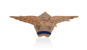 R.A.A.F. (Royal Australian Air Force) 9ct gold and enamel brooch, early to mid 20th century, 5.5cm wide.2.9 grams.