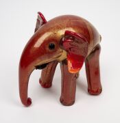 ERCOLE BAROVIER (1889-1974) coral red Murano glass elephant statue with gold foil inclusions, for VETRERIA ARTISTICA BAROVIER & Co., circa 1933, 16cm high, 19cm wide. - 3
