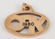 GOLD: "YPO" membership fob in 10 carat gold (5.19g) for the International Young President's Organization, dated '1980'. - 2