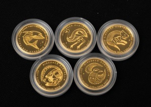 DISCOVER AUSTRALIA: Perth Mint 2011 complete set of five 1/25oz gold proofs, comprising Dingo, Emu, Great White Shark, Kookaburra, and Tasmanian Devil, all in coin capsules.