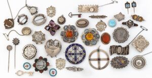 Antique silver jewellery, brooches, stickpins, etc, many with stones, 19th/20th century, (qty)