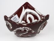 &Eacute;MILE GALL&Eacute; (1846&ndash;1904) rare French Art Nouveau cameo overlay glass bowl of triangular form, circa 1890s, signed "GALLE" to base, 7.5cm high, 13cm wide. - 5