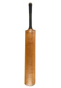 1959/60 AUSTRALIAN TOUR TO INDIA AND PAKISTAN: A full-size Hanif cricket bat, signed to the front by the Australian touring party of nineteen (including Benaud, Harvey, McDonald, Davidson, Meckiff, O'Neill, Grout, Lindwall, Loxton, and Jarman), and signed - 3