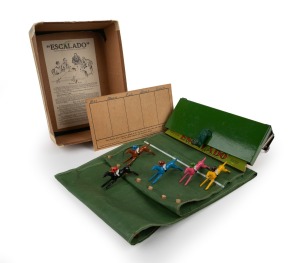 ESCALADO: Original 1928 version of the horse-racing game invented by Arthur Gueydan, comprising green cloth fabric track with hand crank, score card, and five coloured horse pieces (lead).