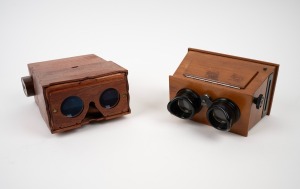ZEISS IKON: 628/8 stereo viewer, 6 x 13cm format, c. 1930s, dimensions approx. 10.5 x 17 x 14.5cm, together with later c. 2000s solid cherry SaturnView 35 stereo viewer [#2/98] by Alan Lewis \. (2 items)