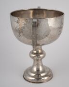 An antique Chinese export silver two handled trophy cup with Chinese inscription, 19th/20th century, 17.5cm high, 21cm wide, 383 grams. - 3
