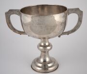 An antique Chinese export silver two handled trophy cup with Chinese inscription, 19th/20th century, 17.5cm high, 21cm wide, 383 grams. - 4