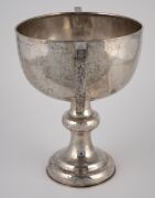 An antique Chinese export silver two handled trophy cup with Chinese inscription, 19th/20th century, 17.5cm high, 21cm wide, 383 grams. - 5