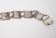 A Chinese export silver belt adorned with Chinese characters, 19th/20th century, stamped "Silver, H. K.", 89cm long, 130 grams. - 7