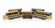 Tinplate clockwork locomotive with eight Pullman passenger cars, (O Gauge), (9 items).