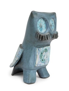 GUS McLAREN rare blue glazed pottery owl statue, incised "McLaren", 14cm high.