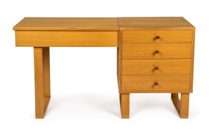 SCHULIM KRIMPER vintage Australian dressing table with lift-top and fold out mirrored compartment with a bank of four graduated drawers, handsomely crafted in Tasmanian oak with myrtle secondary timbers, circa 1949, 72cm high, 133cm wide, 41cm deep. Made for the Spielman family in 1949.
