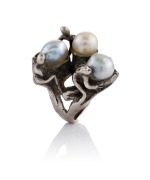 ALBERT STEEN (attributed) vintage Australian silver designer ring, set with three pearls, circa 1970's, ​​​​​​​23 grams total. - 2