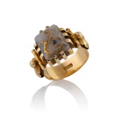 An impressive antique Australian 18ct gold miner's ring, set with natural gold ore specimen, 19th century, stamped "18ct", ​​​​​​​10 grams.