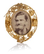 LAMBORN & WAGNER of Melbourne (attributed), antique Colonial Australian 15ct gold brooch with doubled-sided photo portrait windows (glass missing on the front), 19th century, 5.5cm high, 21.4 grams total.