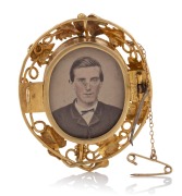 LAMBORN & WAGNER of Melbourne (attributed), antique Colonial Australian 15ct gold brooch with doubled-sided photo portrait windows (glass missing on the front), 19th century, 5.5cm high, 21.4 grams total. - 2