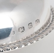 1901 Royal presentation inkwell in sterling silver, featuring a medallion inset into the lid depicting the Duke and Duchess of Cornwall and York to the obverse and the anchor emblem of the Royal Tour of the Colonies to the reverse; approx. 470g overall, i - 4