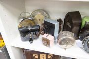 Thirteen assorted vintage wind-up and electric clocks in bakelite and nickel cases, 20th century, the largest 17cm high. - 4