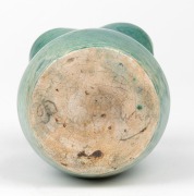 PEGGY WHITING green glazed pottery vase with burgundy interior, incised "Peggy Whiting", ​​​​​​​9.5cm high. - 2