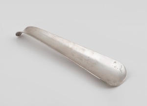 HIDDLESTONE & SAUNDERS of Melbourne, Australian sterling silver shoehorn, 20th century, 18cm long, 80 grams.