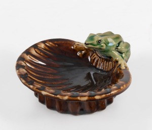 BENDIGO POTTERY frog soap dish, 13.5cm wide.