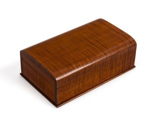 An Australian fiddleback blackwood jewellery casket, 20th century, 6cm high, 18cm wide, 11cm deep.