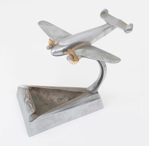 WW2 era chrome finished aeroplane ornament ashtray with R.A.A.F. badge, 14cm high, 21cm wingspan.