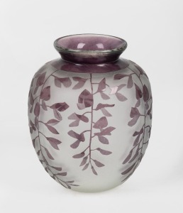 AMANDA LOUDEN wisteria pattern Australian cameo glass vase, engraved "Amanda Louden", ​​​​​​​13cm high.