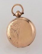 An antique 9ct gold sovereign case with engraved decoration, 19th/20th century, ​​​​​​​4.5cm high including bow, 12.2 grams total. - 2