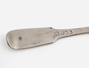 UNKNOWN MAKER early Colonial silver fiddle pattern teaspoon, most likely Sydney origin, circa 1830, marks rubbed but partially legible, ​​​​​​​13.5cm long, 23 grams. - 2