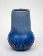 RUSKIN English pottery vase with crystalline blue glaze, stamped "Ruskin, England, 1930", 21cm high. - 2