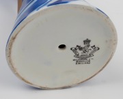 WILKINSON "Yoyo" English Art Deco porcelain vase, circa 1930, stamped "Wilkinson Ltd. Burslem England, Royal Staffordshire Pottery", 23cm high. - 3