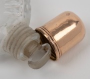 An antique cut crystal scent bottle with original stopper and rose gold cap (1.3 grams), 19th century, ​​​​​​​8.5cm high. - 2