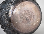 An impressive antique Burmese silver bowl adorned with repousse vignettes and inscribed with a dedication dated 1902, ​​​​​​​20cm high, 28cm wide, 1800 grams. - 4